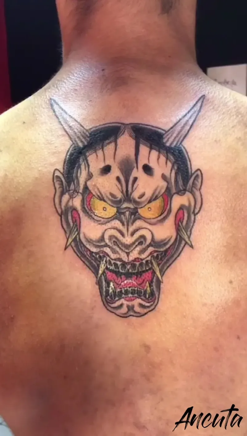 Mască hannya color pe spate