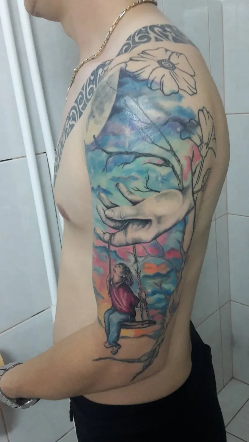Tatuaj în acuarelă pe umăr